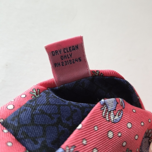 Vineyard Vines Crab Silk Tie - Picture 9 of 9